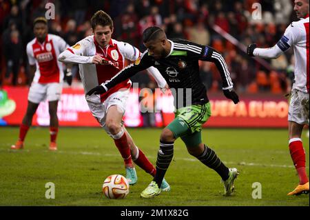 20141211 - LIEGE, BELGIQUE : Corentin Fiore de Standard et milieu de terrain de Feyenoord Tonny Trindade de Vilhena photographié lors d'un match entre Standard de Liège et l'équipe néerlandaise Feyenoord le dernier jour de la phase de groupe du tournoi Europa League, dans le groupe G, au stade de Liège, jeudi 11 décembre 2014. BELGA PHOTO NICOLAS LAMBERT Banque D'Images