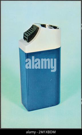 Un briquet bleu , briquets de cigarettes, Collection Tichnor Brothers, cartes postales des Etats-Unis Banque D'Images