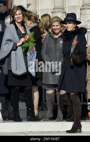 20150212 - BRUXELLES, BELGIQUE: Princesse Marie Esmeralda de Belgique, princesse Lea et princesse Claire de Belgique photographiée à une messe pour commémorer les membres décédés de la famille royale belge, à l'église onze-Lieve-Vrouwkerk - Eglise notre-Dame de Laeken-Laken, Bruxelles, le jeudi 12 février 2015. BELGA PHOTO DIRK WAEM Banque D'Images