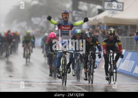 Peter Sagan de Tinkoff-Saxo célèbre après avoir remporté la sixième étape de l'édition 50th de la course cycliste de Tirreno-Adriatico, à 210 km de Rieti à Porto Sant'Elpidio, lundi 16 mars 2015, Italie. Banque D'Images