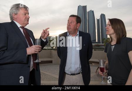 20150324 - DOHA, QATAR: Fédération Wallonie - Bruxelles Ministre de l'enseignement supérieur, de la recherche et des médias Jean-Claude Marcourt, Philippe Stassen, PDG de Neobulles, et Justine Henin, ancienne joueuse de tennis, photographiés le quatrième jour d'une mission économique de la princesse belge Astrid au Qatar et aux Émirats arabes Unis du 21 au 27 mars, mardi 24 mars 2015 à Doha, au Qatar. BELGA PHOTO BENOIT DOPPAGNE Banque D'Images