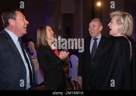 20150324 - DOHA, QATAR : Philippe Stassen, PDG de Neobulles, ancienne joueuse de tennis Justine Henin, Besix Johan Beerlandt, Princesse Astrid de Belgique, photographié lors d'une réception Besix le quatrième jour d'une mission économique de la princesse belge Astrid au Qatar et aux Émirats arabes Unis du 21 au 27 mars, Mardi 24 mars 2015 à Doha, Qatar. BELGA PHOTO BENOIT DOPPAGNE Banque D'Images