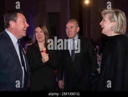 20150324 - DOHA, QATAR : Philippe Stassen, PDG de Neobulles, ancienne joueuse de tennis Justine Henin, Besix Johan Beerlandt, Princesse Astrid de Belgique, photographié lors d'une réception Besix le quatrième jour d'une mission économique de la princesse belge Astrid au Qatar et aux Émirats arabes Unis du 21 au 27 mars, Mardi 24 mars 2015 à Doha, Qatar. BELGA PHOTO BENOIT DOPPAGNE Banque D'Images