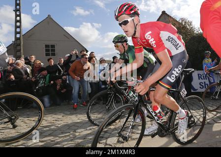 Belge Tiesj Benoot of Lotto - Soudal Rides l'édition 58th de la course cycliste 'E3 prijs Vlaanderen Hrelbeke', 215,3km de et à Hrelbeke, vendredi 27 mars 2015. Banque D'Images