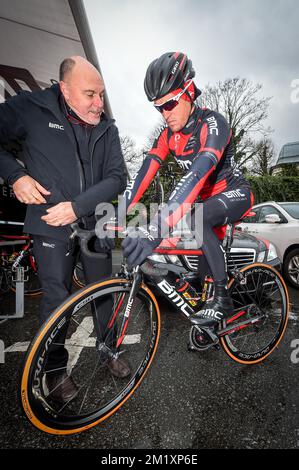 20150402 - OUDENAARDE, BELGIQUE: Belge Greg Van Avermaet de BMC Racing Team photographié avant la reconnaissance de la piste du dimanche prochain 'ronde van Vlaanderen - Tour des Flandres - Tour de Flandre' course cycliste, jeudi 02 avril 2015, à Oudenaarde. BELGA PHOTO LUC CLAESSEN Banque D'Images