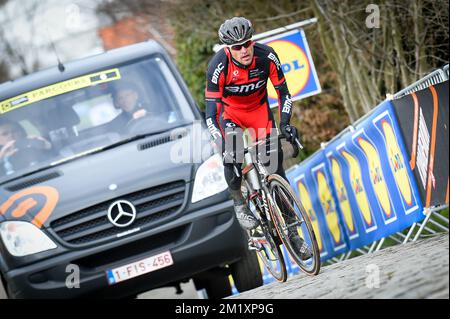 20150402 - OUDENAARDE, BELGIQUE: Belge Greg Van Avermaet de BMC Racing Team photographié sur le Paterberg lors de la reconnaissance de la piste de la course cycliste 'ronde van Vlaanderen - Tour des Flandres - Tour de Flandre' dimanche prochain, jeudi 02 avril 2015, à Oudenaarde. BELGA PHOTO LUC CLAESSEN Banque D'Images