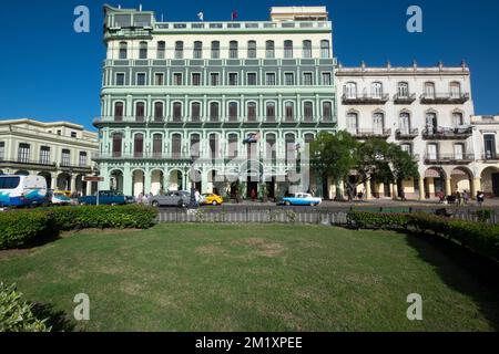 Extérieur de l'hôtel Saratoga à la Havane, Cuba Banque D'Images