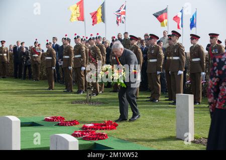 20150416 - PLOEGSTEERT, BELGIQUE: Illustration photo montre une cérémonie funéraire pour six soldats inconnus de Grande-Bretagne de la première Guerre mondiale, au cimetière militaire de Prowse point à Ploegsteert, jeudi 16 avril 2015. BELGA PHOTO KURT DESPLENTER Banque D'Images