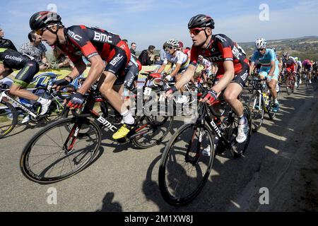 German Marcus Burghardt de BMC Racing Team et Belge Ben Hermans de BMC Racing Team photographiés lors de l'édition 50th de la course Amstel Gold, 258km de Maastricht à Berg en Terblijt, pays-Bas, dimanche 19 avril 2015. Banque D'Images