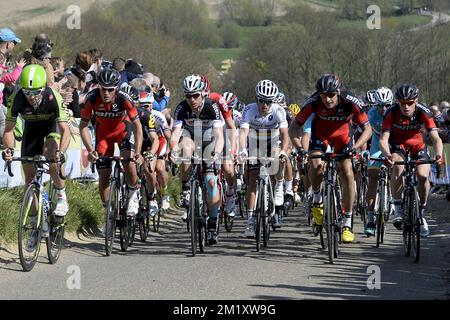 Le champion du monde polonais Michal Kwiatkowski de l'équipe Ettix - Quick-Step, l'allemand Tony Martin de l'équipe Ettix - Quick-Step, l'allemand Marcus Burghardt de BMC Racing Team et le belge Ben Hermans de BMC Racing Team photographiés en action lors de l'édition 50th de la course Amstel Gold, 258km de Maastricht à Berg en Terblijt, pays-Bas, dimanche 19 avril 2015. Banque D'Images