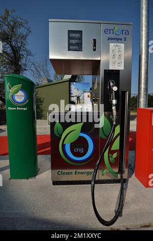 20150423 - TOURNAI, BELGIQUE: Illustration montre l'inauguration de la première station de gaz naturel comprimé (GNC) en Wallonie, jeudi 23 avril 2015 à Tournai. BELGA PHOTO DAVID STOCKMAN Banque D'Images