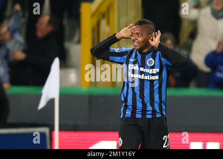 20150429 - BRUGGE, BELGIQUE : le club José Izquierdo fête ses heures après avoir marqué le match de la Jupiler Pro League entre le club Brugge et Charleroi, à Brugge, le mercredi 29 avril 2015, le cinquième jour de la Play-off 1. BELGA PHOTO BRUNO FAHY Banque D'Images