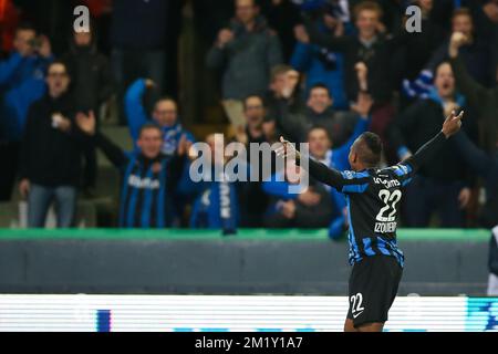 20150429 - BRUGGE, BELGIQUE : le club José Izquierdo fête ses heures après avoir marqué le match de la Jupiler Pro League entre le club Brugge et Charleroi, à Brugge, le mercredi 29 avril 2015, le cinquième jour de la Play-off 1. BELGA PHOTO BRUNO FAHY Banque D'Images