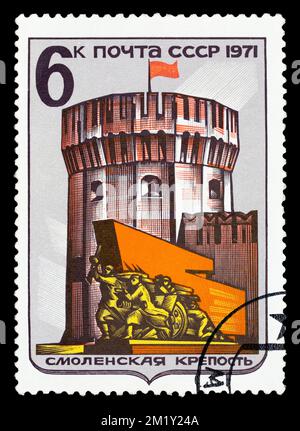 URSS - VERS 1971: Timbre-poste 6 coteck imprimé en URSS montre Smolensk Kremlin. Timbre de poste avec image de forteresse - est un complexe fortifié enclos Banque D'Images