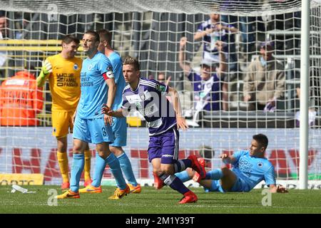 20150510 - BRUXELLES, BELGIQUE : Dennis Praet d'Anderlecht célèbre après avoir marqué le match de la Jupiler Pro League entre le RSC Anderlecht et le Club Brugge, le dimanche 10 mai 2015 à Bruxelles, le septième jour de la Play-off 1. BELGA PHOTO BRUNO FAHY Banque D'Images