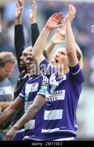 20150510 - BRUXELLES, BELGIQUE : Dennis Praet d'Anderlecht célèbre après le match de la Jupiler Pro League entre RSC Anderlecht et Club Brugge, dimanche 10 mai 2015 à Bruxelles, le septième jour du Play-off 1. BELGA PHOTO BRUNO FAHY Banque D'Images