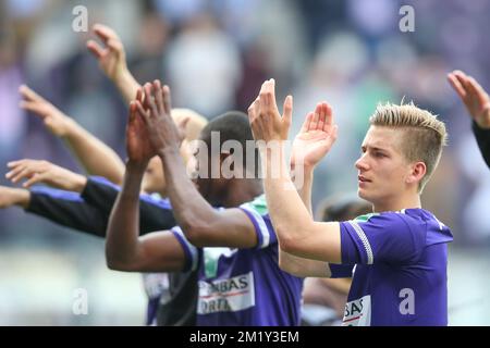 20150510 - BRUXELLES, BELGIQUE : Dennis Praet d'Anderlecht célèbre après le match de la Jupiler Pro League entre RSC Anderlecht et Club Brugge, dimanche 10 mai 2015 à Bruxelles, le septième jour du Play-off 1. BELGA PHOTO BRUNO FAHY Banque D'Images