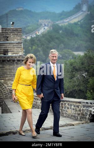 20150623 - BEIJING, CHINE : Reine Mathilde de Belgique et Roi Philippe - Filip de Belgique photographié lors d'une visite à la Grande Muraille de Chine, à Pékin, le quatrième jour d'une visite royale en Chine, mardi 23 juin 2015, en Chine. BELGA PHOTO YORICK JANSENS Banque D'Images