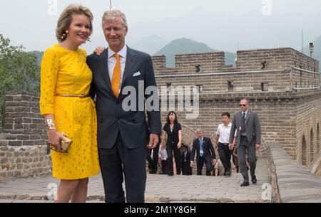 20150623 - BEIJING, CHINE: Roi Philippe - Filip et la reine Mathilde de Belgique photographiés lors d'une visite à la Grande Muraille de Chine, à Pékin, le quatrième jour d'une visite royale en Chine, mardi 23 juin 2015, en Chine. BELGA PHOTO BENOIT DOPPAGNE Banque D'Images