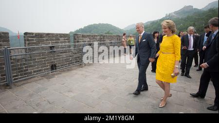 20150623 - BEIJING, CHINE: Roi Philippe - Filip et la reine Mathilde de Belgique photographiés lors d'une visite à la Grande Muraille de Chine, à Pékin, le quatrième jour d'une visite royale en Chine, mardi 23 juin 2015, en Chine. BELGA PHOTO BENOIT DOPPAGNE Banque D'Images