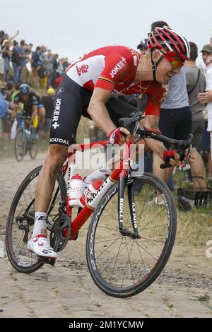 Lars Bak danois de Lotto - Soudal photographié en action sur les pavés lors de la phase 4 de l'édition 102nd de la course cycliste Tour de France, 223,5km de Seraing, Belgique, à Cambrai, France, Mardi 07 juillet 2015. Banque D'Images