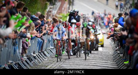 Le belge Frederik Veuchelen de Wanty-Groupe Gobert, le belge Kenny Dehaes de Lotto - Soudal et le belge Gregory Habeaux photographiés en action sur le mur de Thuin lors de la dernière étape de la course cycliste Tour de Wallonie, à 167,3 km de Chimay à Thuin, mercredi 29 juillet 2015. Banque D'Images