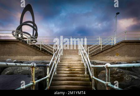 Editorial Aberavon, Port Talbot 11 décembre 2022: Marches et garde-corps menant à la plage d'Aberavon à Port Talbot Royaume-Uni Banque D'Images