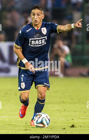 20150806 - LIEGE, BELGIQUE : Anthony Knockaert de Standard contrôle le ballon lors d'un match retour de la troisième partie préliminaire de la Ligue Europa de l'UEFA entre le club de football bosniaque FK Zeljeznicar et l'équipe belge de football de première ligue Standard de Liège dans le stade Asim Ferhatovic Hase à Sarajevo, Bosnie-Herzégovine, jeudi 06 août 2015. Standard remporte le premier match 2-1. BELGA PHOTO LAURIE DIEFFEMBACQ Banque D'Images