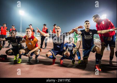 20150806 - LIEGE, BELGIQUE : Corentin Fiore de Standard, Anthony Knockaert de Standard, Ricardo Faty de Standard et Jorge Teixeira de Standard célèbrent après avoir remporté un match de retour de la troisième partie préliminaire de la Ligue Europa de l'UEFA entre le club de football bosniaque FK Zeljeznicar et l'équipe de football belge de première ligue Standard de Liège dans le stade Asim Ferhatovic Hase à Sarajevo, Bosnie-Herzégovine, jeudi 06 août 2015. Standard remporte le premier match 2-1. BELGA PHOTO LAURIE DIEFFEMBACQ Banque D'Images