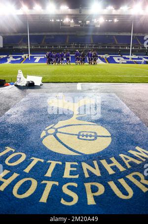 20151104 - LONDRES, ROYAUME-UNI: L'illustration montre une session d'entraînement du club de football de première ligue belge RSC Anderlecht, dans le stade White Hart Lane à Londres, Royaume-Uni, le mercredi 04 novembre 2015. Demain, le RSCA jouera dans le groupe J, un quatrième match de la compétition de l'UEFA Europa League contre Tottenham Hotspur. BELGA PHOTO VIRGINIE LEFOUR Banque D'Images