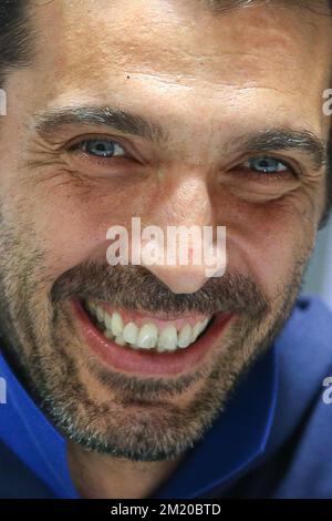 20151112 - BRUXELLES, BELGIQUE: Le gardien de but italien Gianluigi Buffon photographié lors d'une conférence de presse de l'équipe italienne de football, à Bruxelles, le jeudi 12 novembre 2015. L'équipe nationale belge de Red Devils joue à des jeux amicaux contre l'Italie demain en préparation de Euro2016. BELGA PHOTO BRUNO FAHY Banque D'Images