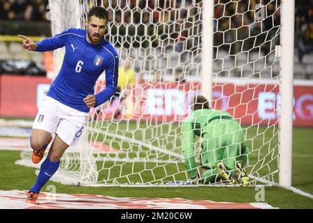 20151113 - BRUXELLES, BELGIQUE: Antonio Candreva, de l'Italie, célèbre après avoir marqué un match de football amical entre l'équipe nationale belge Red Devils et l'Italie, à Bruxelles, le vendredi 13 novembre 2015, un match en préparation du Championnat d'Europe Euro2016. BELGA PHOTO DIRK WAEM Banque D'Images