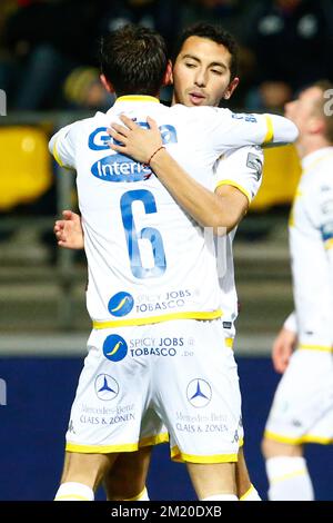 20151121 - BEVEREN-WAAS, BELGIQUE : Christian Cuevas de STVV célèbre après avoir marqué le match de la Jupiler Pro League entre Waasland-Beveren et Sint-Truiden, à Beveren, le samedi 21 novembre 2015, le 16th jour du championnat belge de football. BELGA PHOTO KURT DESPLENTER Banque D'Images