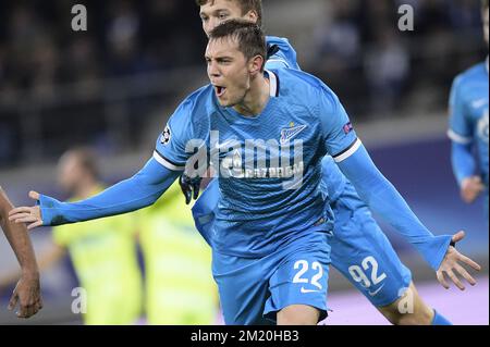 20151209 - GAND, BELGIQUE : Artem Dzyuba de Zenit célèbre après avoir marqué lors d'un match de football entre l'équipe belge KAA Gent et le club russe FC Zenit Saint Petersburg, le mercredi 09 décembre 2015, à Gent, le sixième et dernier jour de la scène du groupe, le concours de la Ligue des champions de l'UEFA, dans le groupe H. BELGA PHOTO YORICK JANSENS Banque D'Images