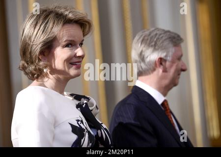 20160107 - BRUXELLES, BELGIQUE : Reine Mathilde de Belgique et Roi Philippe - Filip de Belgique photographié lors d'une réception du nouvel an organisée par la famille royale pour les chefs des missions diplomatiques en Belgique, au Palais Royal de Bruxelles, le jeudi 07 janvier 2016. BELGA PHOTO DIRK WAEM Banque D'Images