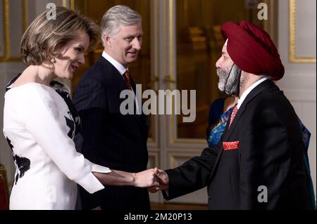 20160107 - BRUXELLES, BELGIQUE : La reine Mathilde de Belgique, le roi Philippe - Filip de Belgique et Manjeev Singh Puri, ambassadeur de l'Inde, photographiés lors d'une réception du nouvel an organisée par la famille royale à l'intention des chefs des missions diplomatiques en Belgique, au Palais royal de Bruxelles, le jeudi 07 janvier 2016. BELGA PHOTO DIRK WAEM Banque D'Images