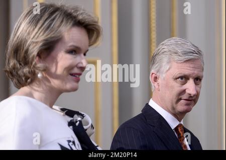 20160107 - BRUXELLES, BELGIQUE : Reine Mathilde de Belgique et Roi Philippe - Filip de Belgique photographié lors d'une réception du nouvel an organisée par la famille royale pour les chefs des missions diplomatiques en Belgique, au Palais Royal de Bruxelles, le jeudi 07 janvier 2016. BELGA PHOTO DIRK WAEM Banque D'Images