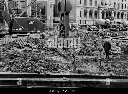 Le site de construction du garage de Post Office Square vu de Congress Street, en regardant vers le nord-est vers Pearl Street dans le quartier financier. Banque D'Images