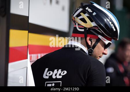 Français Tony Gallopin de Lotto Soudal photographié au début de la deuxième étape de l'édition 74th de la course cycliste Paris-Nice, à 213,5 km de Contres à Commenter, France, mardi 08 mars 2016. Banque D'Images