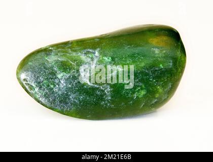 Macro gros plan photo en couleur d'un ' Maori Greenstone Jade ' une pierre précieuse semi-précieuse de cristal utilisée dans la thérapie de guérison de cristal Banque D'Images