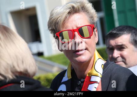 Un supporter des Red Devils photographié lors d'une session d'entraînement de l'équipe nationale belge de football Red Devils, le troisième jour d'un camp d'entraînement à Lausanne, Suisse, le mercredi 25 mai 2016. L'équipe se prépare pour le prochain championnat d'Europe de l'UEFA Euro 2016 en France. Banque D'Images