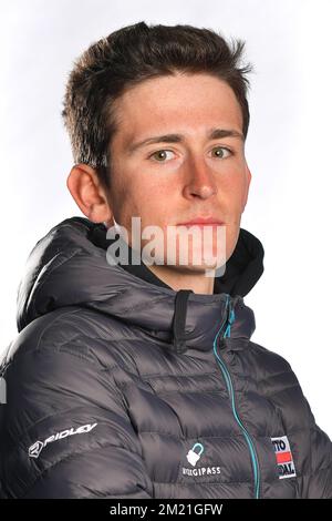 Le Belge Tiesj Benoot de Lotto Soudal pose pour le photographe avant la présentation des équipes pour la course cycliste Baloise Belgium Tour, mardi 24 mai 2016, à Beveren. Banque D'Images