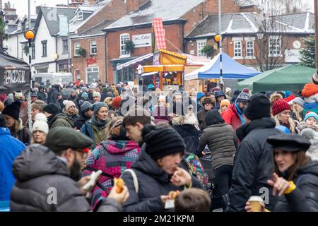 Le Lymm Dickensian Festval 2022 annuel a attiré des milliers de la communauté dans ses rues Banque D'Images