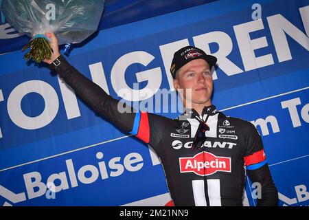 Le Belge Zico Waeytens de Team Giant-Alpecin fête sur le podium après avoir remporté la dernière étape de la course cycliste Baloise Belgium Tour, 174,2km de Tremelo à Tongeren, le dimanche 29 mai 2016. Banque D'Images