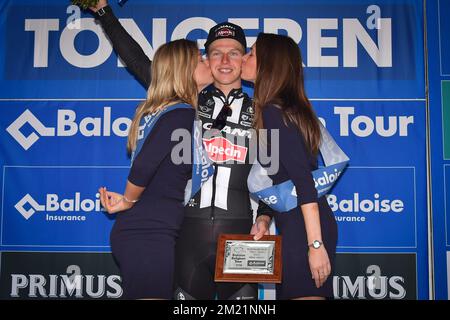 Le Belge Zico Waeytens de Team Giant-Alpecin fête sur le podium après avoir remporté la dernière étape de la course cycliste Baloise Belgium Tour, 174,2km de Tremelo à Tongeren, le dimanche 29 mai 2016. Banque D'Images