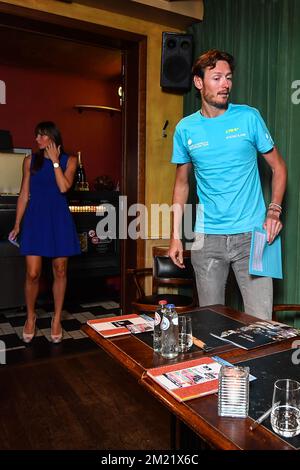 Belge Johan Vansumren de AG2R la Mondiale et Jasmine Vangrieken, épouse de Johan Vansummeren arrivant pour une conférence de presse du cycliste Johan Vansummeren sur sa santé et son avenir, le mercredi 29 juin 2016, à Lommel. BELGA PHOTO LUC CLAESSEN Banque D'Images