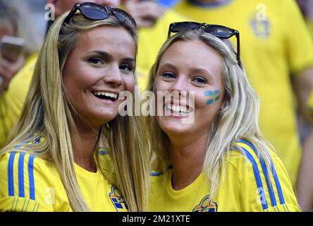 Les supporters suédois photographiés avant un match de football entre l'équipe nationale belge de football Red Devils et la Suède, dans le groupe E de l'étape de groupe des Championnats d'Europe de l'UEFA Euro 2016, le mercredi 22 juin 2016, à Nice, en France. Banque D'Images