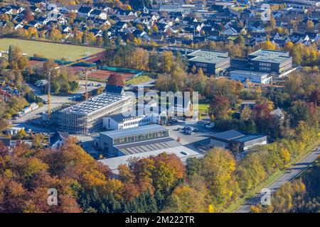 Vue aérienne, chantier de construction avec nouveau bâtiment sur les locaux du groupe de compagnies Feldhaus ainsi que le lycée municipal dans le district de Wormb Banque D'Images