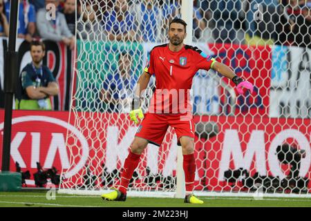 Gianluigi Buffon, gardien de but italien, photographié lors d'un match de football entre l'équipe allemande et l'équipe italienne, en quart de finale des Championnats d'Europe de l'UEFA Euro 2016, le vendredi 01 juillet 2016, à Bordeaux, en France. Banque D'Images