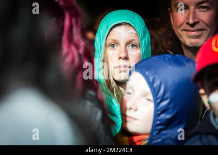 Personnes photographiées lors du concert de KWABS le premier jour du festival de musique du café Couleur au site Tour & taxis à Bruxelles, vendredi 01 juillet 2016. L'édition 27th du festival a lieu du 1 au 3 Jult. BELGA PHOTO AURORE BELOT Banque D'Images